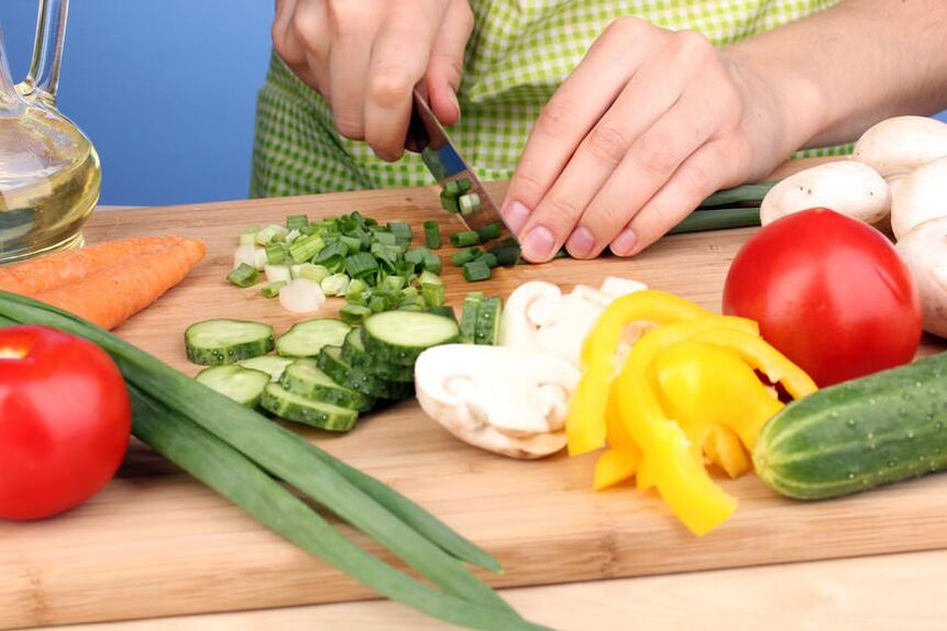 Préparation de la salade de légumes pour la phase Croisière du régime Dukan